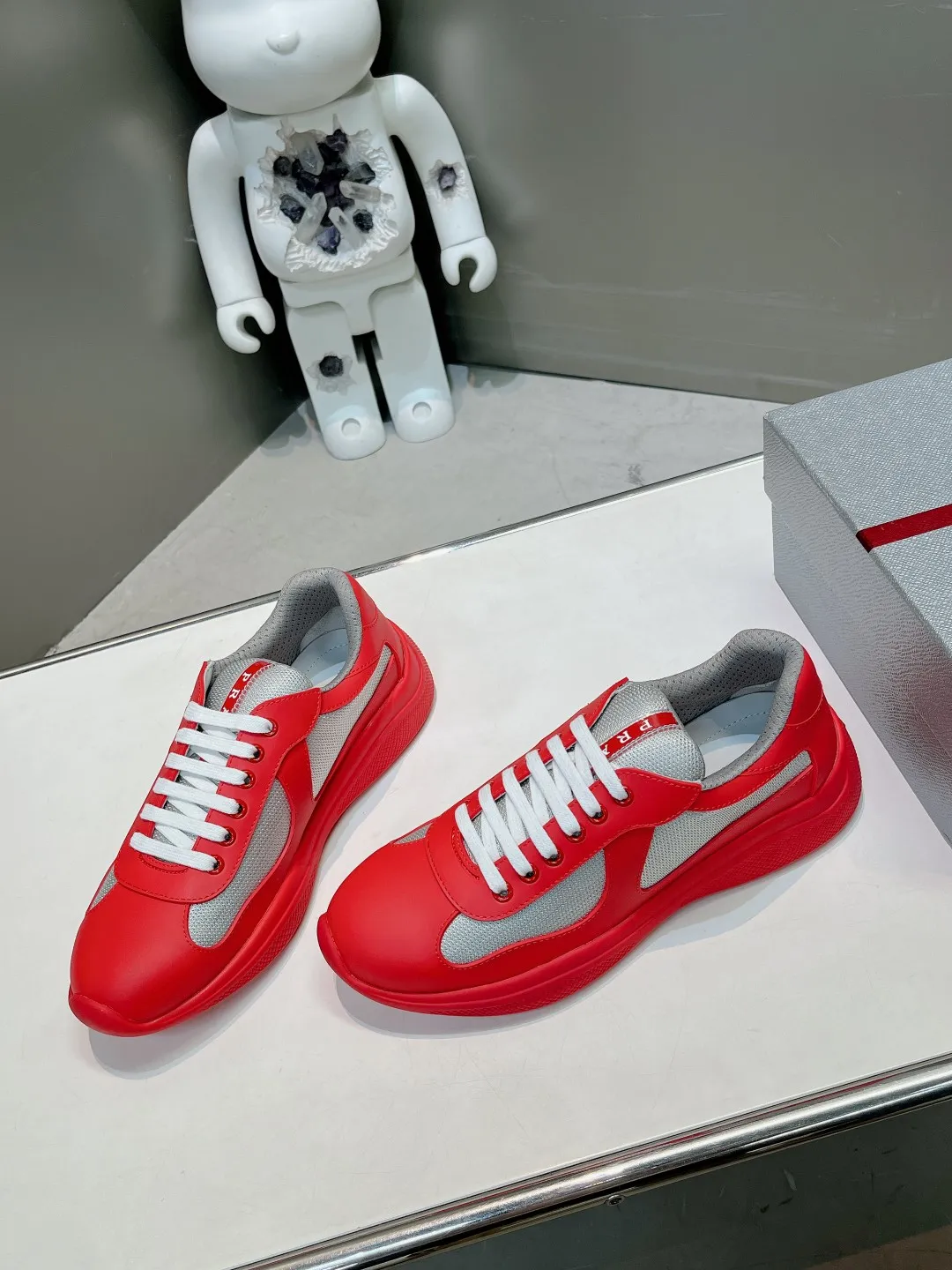 P680👟👟 Prada soft rubber and Bike fabric sports America’sCuP sneakers with Prada style have been redesigned, new fabrics and colors inject a new contemporary spirit into them. Size / 35-44 45 46 can be customized and non-returnable.